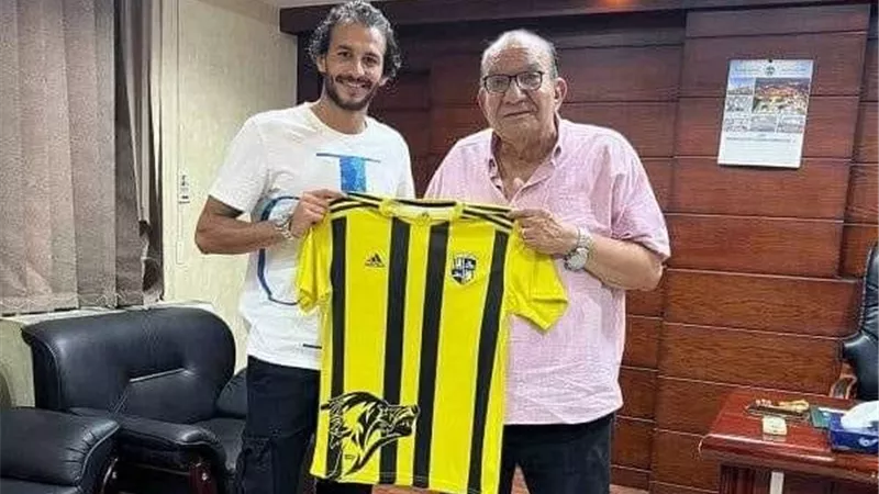 المقاولون العرب يعزز صفوفه بضم العربي بدرلاعب الأهلي لمدة 3 سنوات