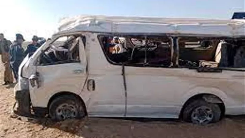 إصابة 13 فى تصادم سيارتين بطريق المطار بالغردقة