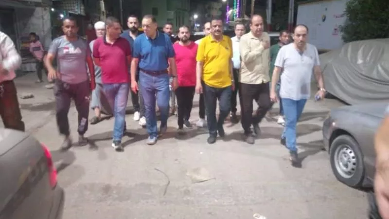 محافظ الشرقية :يُفاجئ قريةبني حسن ويأمر برصف الشوارع بالانتررلوك