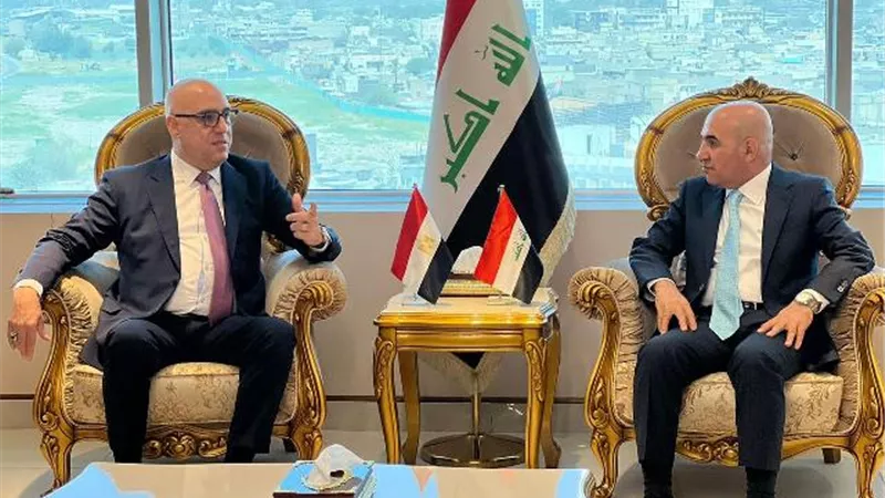 وزير الإسكان يلتقي نظيره العراقي لبحث سبل التعاون بين البلدين