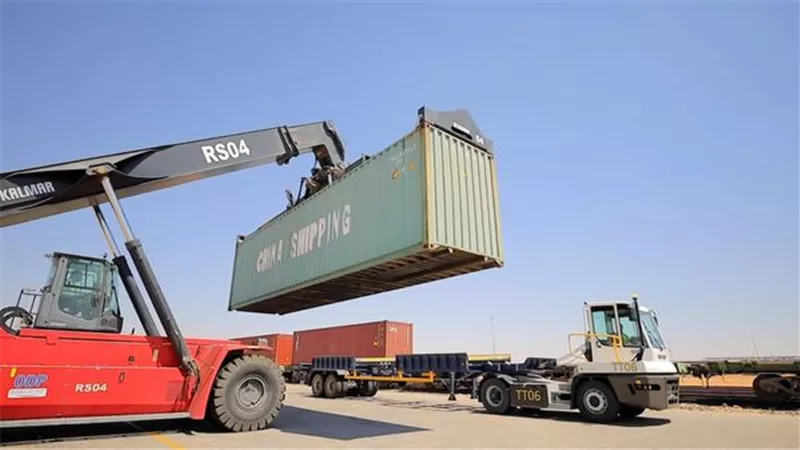 الموانيء: طفرة في منظومة النقل واللوجستيات لمساهمته في منع تكدس الحاويات