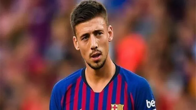 مدافع برشلونة يحسم موقفه من الإنتقال للنصر السعودي