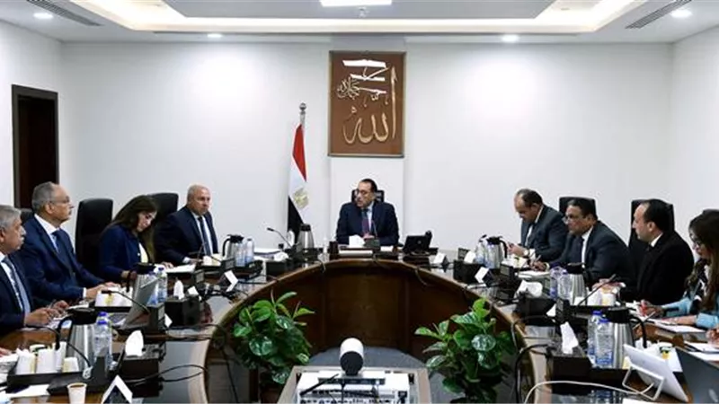 مدبولي يستعرض إجراءات تعظيم تجارة الترانزيت وإعادة التصدير