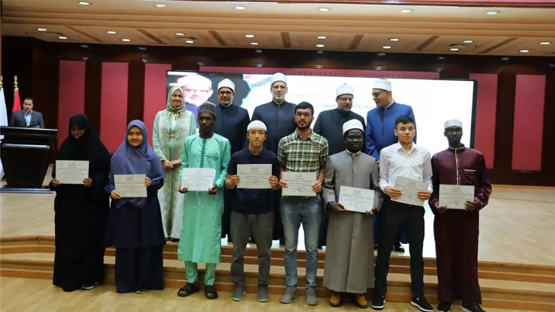 رئيس جامعة الأزهر يشيد بعناية الإمام الأكبر بالطلاب الوافدين