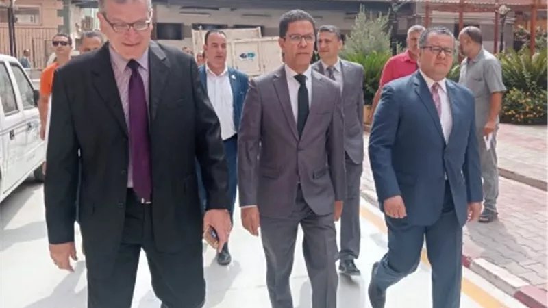 الجيزاوي يتفقد اعمال التجديدات بمبنى الجراحة بمستشفى بنها الجامعي