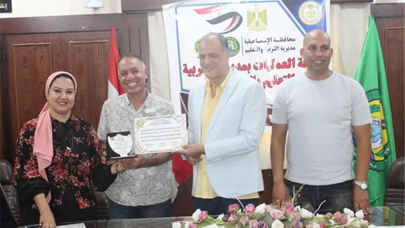 مدير تعليم الإسماعيلية يكرم موجهي الأنشطة الفنية