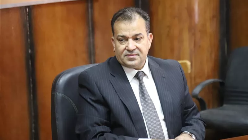 رئيس الجامعة يبحث تطبيق معايير الجودة بمستشفيات قنا الجامعية