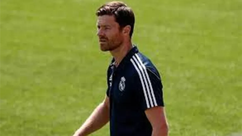 اتفاق سري يسمح برحيل تشابي ألونسو إلى ريال مدريد