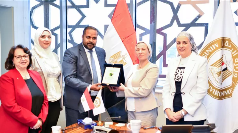 وزيرة البيئة:الحكومة تنشئ حاضنات لتبنى أفكار الشباب
