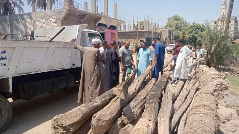 حملات لضبط الاشغالات ورفع 83 طنًا من المخلفات في دشنا