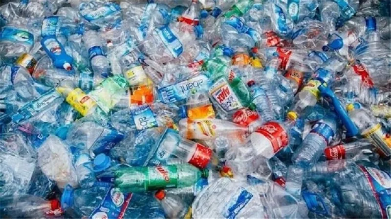 باحثون روس يبتكرون طريقة لتحويل البلاستيك لمنتجات نفطية