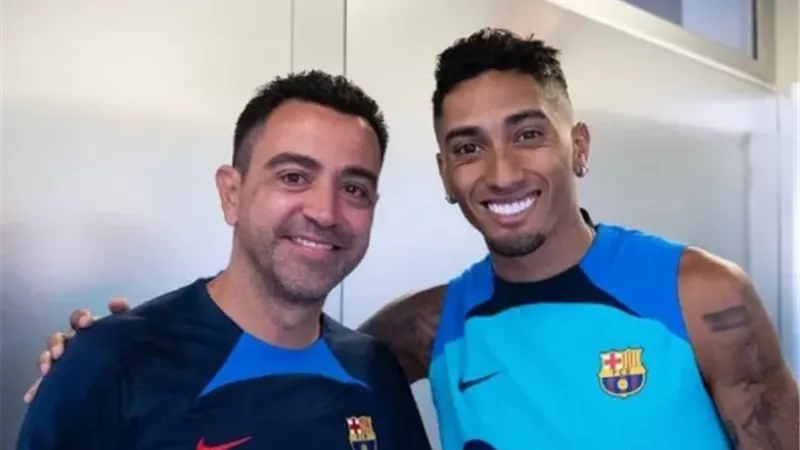 الاتحاد الإسبانى يوقف نجم فريق برشلونة ومدربه