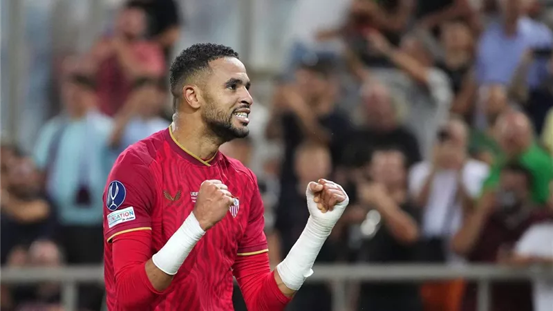 شاهد .. سجدة النصيرى بعد هدفه أمام مانشستر سيتى بالسوبر الأوروبى