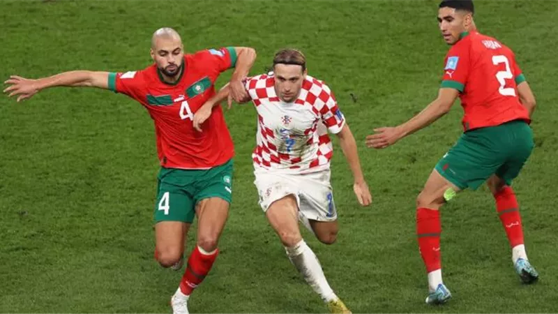 لتعويض الراحلين.. نجم عربي في الطريق إلى ليفربول