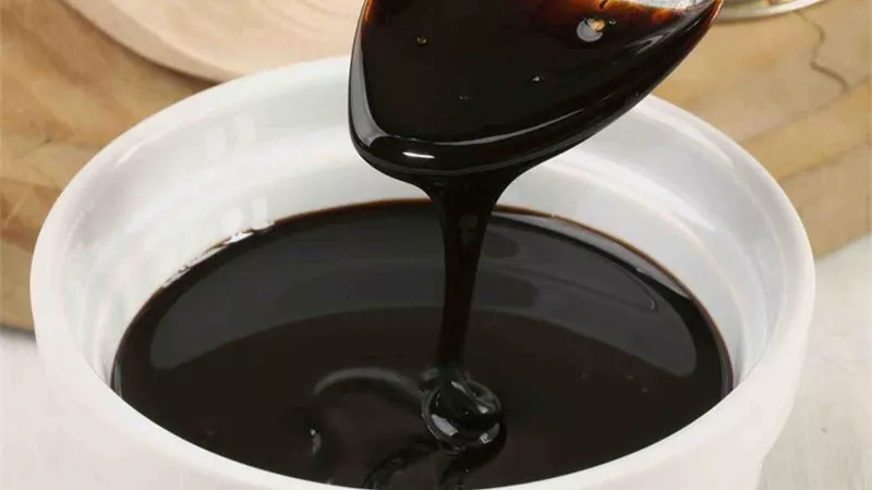 كوب اللبن بالعسل الأسود يمنحك فوائد لا حصر لها.. اكتشفها الآن