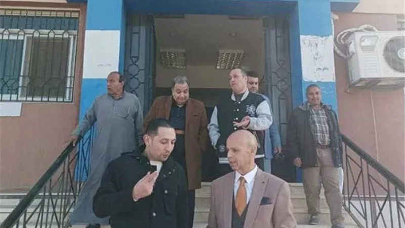 وكيل وزارة الصحةيتفقد العيادات المسائية بمركزطبي العزيزية