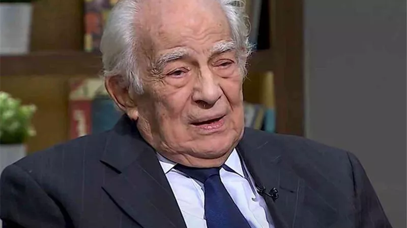 رشوان توفيق يرد على شائعة وفاته ويطمئن جمهوره