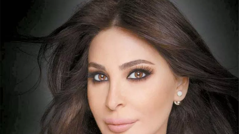 إليسا.. تروِّج لأغنيتها الجديدة بالزِّي الأبيض