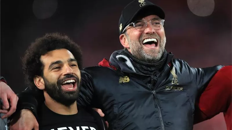 ليفربول يختار بديل محمد صلاح تحسبًا لرحيله إلى اتحاد جدة