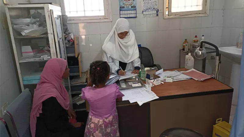 الكشف وعلاج ٧٨٥ مواطنا بقافلة طبية مجانية بنقادة ضمن 