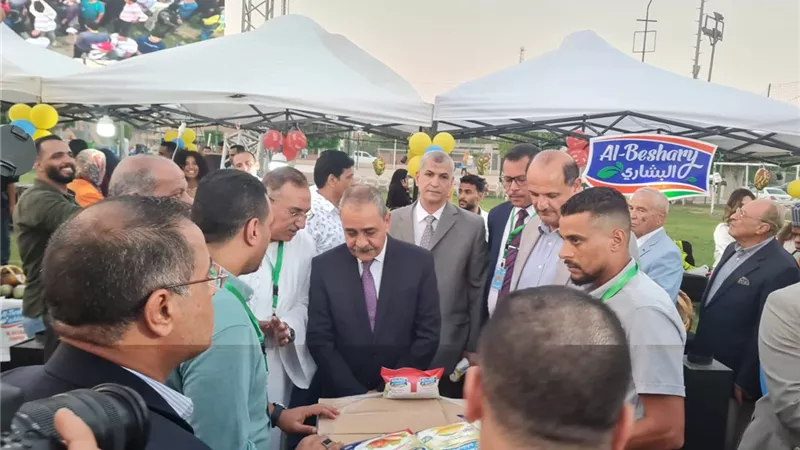 مسرح عرائس ومنافذ بيع في مهرجان المانجو بالإسماعيلية..صور