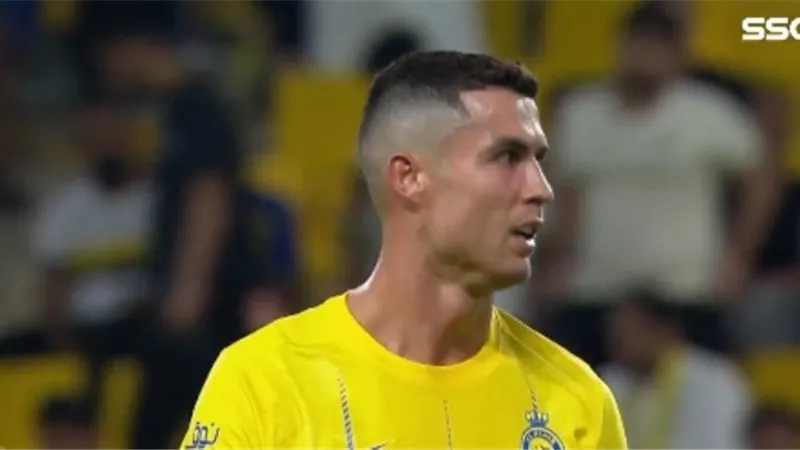 شاهد .. النصر بقيادة رونالدو ومانى يسقط بثنائية أمام التعاون