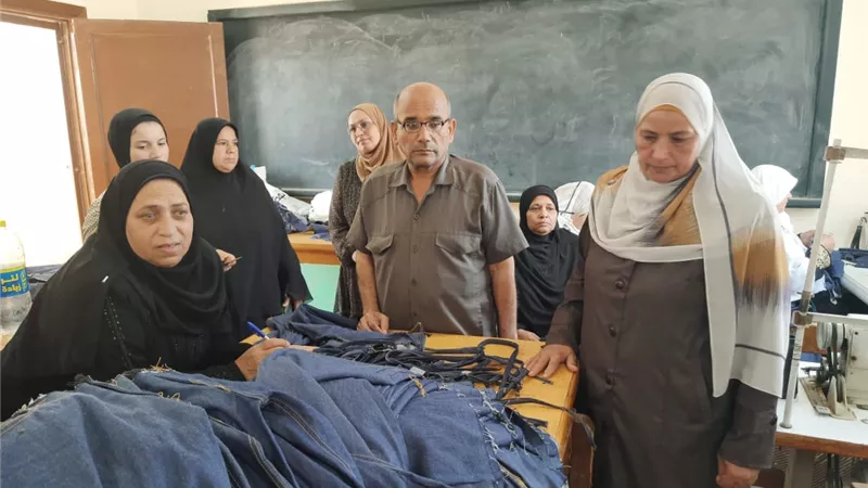 إصطبارى الصناعية تنافس مصانع الملابس فى إنتاج الزى المدرسى