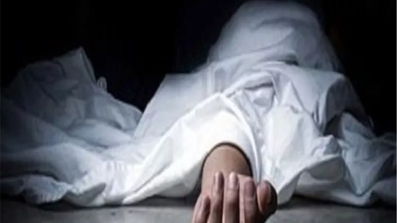 ارتبطت بعلاقة حب ع النت بعامل الكاوتش.قتلها والقي بجثتها بالترعة