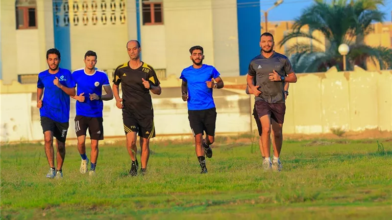 تنظم محاضرات للحكام و تواصل اجراء التدريبات البدنية