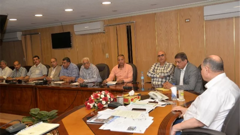 محافظ أسيوط يتابع الموقف التنفيذى لتشغيل مجمعات خدمات المواطنين
