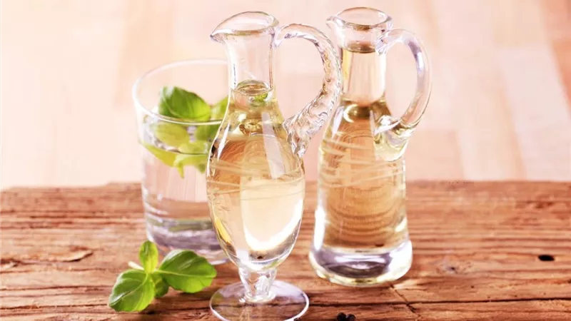 فوائد خل العنب للبشرة واشرافتها