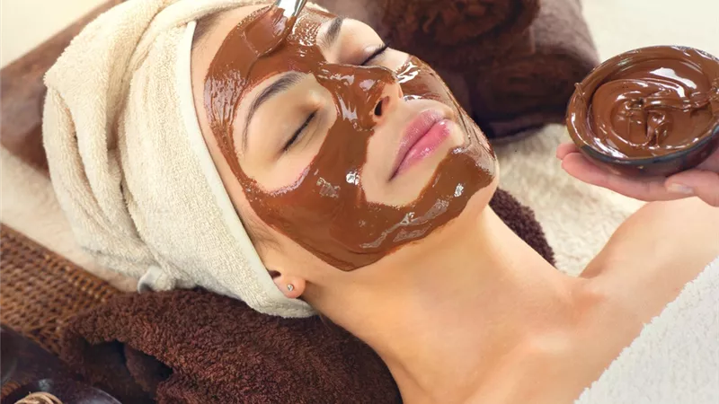 4 خلطات طبيعية لبشرة برونزية