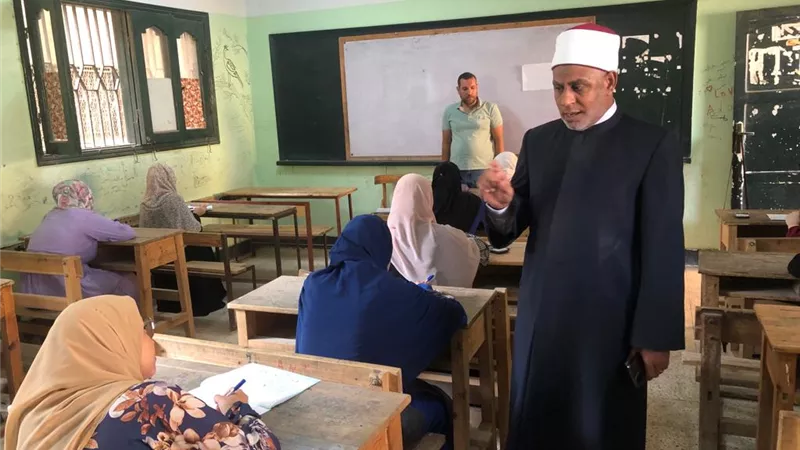 وكيلا قطاع المعاهد الأزهرية يتفقدان امتحانات الدورالثاني للثانوية