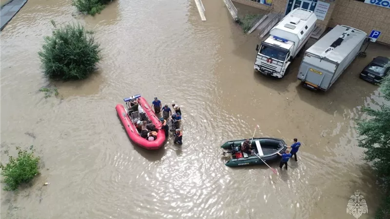 روسيا: إغلاق أحد خطوط السكك الحديدية الرئيسية بسيبيريا بسبب الفيضانات