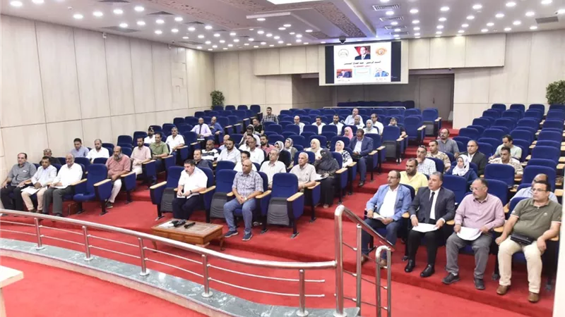 محافظ مطروح يناقش مقترحات المرحلة الثانية لمبادرة حياة كريمة