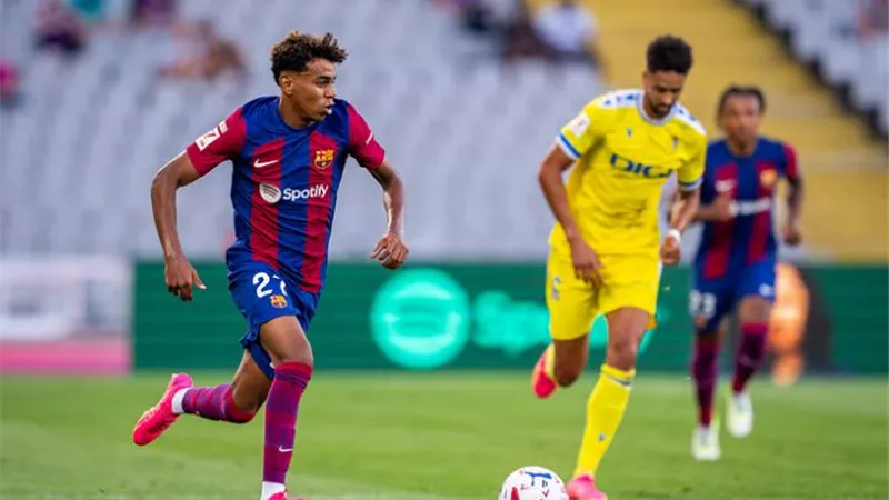 برشلونة يخطف فوزاً صعبًا أمام قادش في الدوري الإسباني.. فيديو