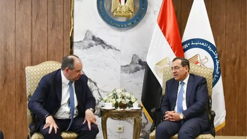 الملا يبحث مع مسئولي أباتشي مد أنشطة التنقيب لمنطقة البحر المتوسط