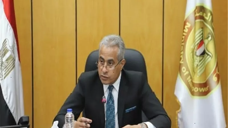 وزير العمل يدعو الشباب إلى التقديم على دورات 