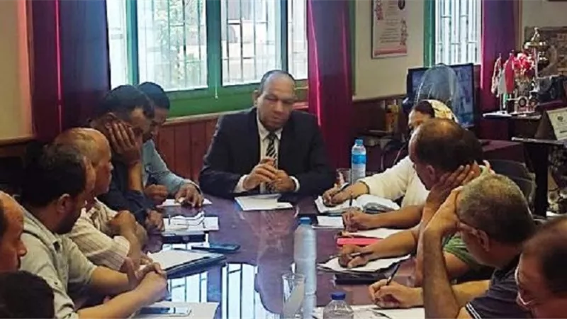عكاشة يجتمع بمديري الإدارات الفرعية والفنية لمناقشة خطة العمل