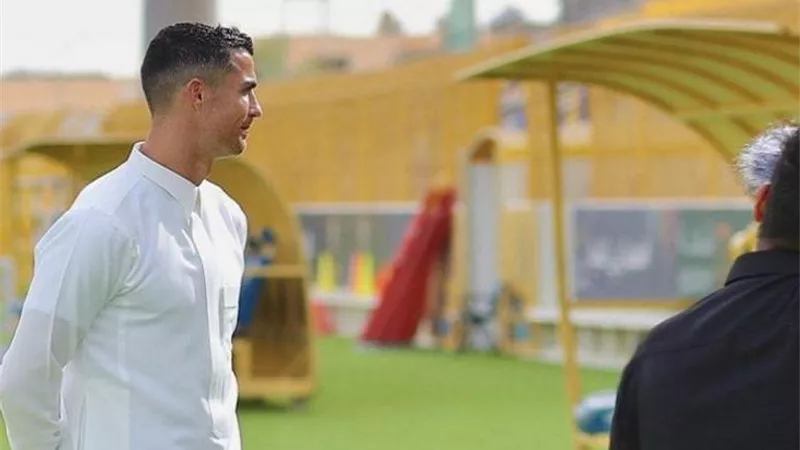 فيديو.. ظهور رونالدو بالزي السعودي في الرياض