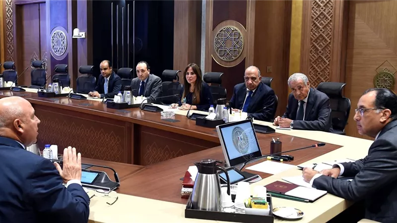 رئيس الوزراء يتابع إجراءات دعم الصناعة المصرية وزيادة الصادرات للأسواق الخارجية