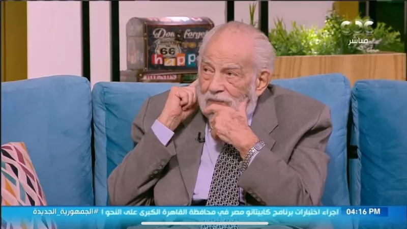 رشوان توفيق يبكى على الهواء ويعلق لأول مرة على شائعات وفاته