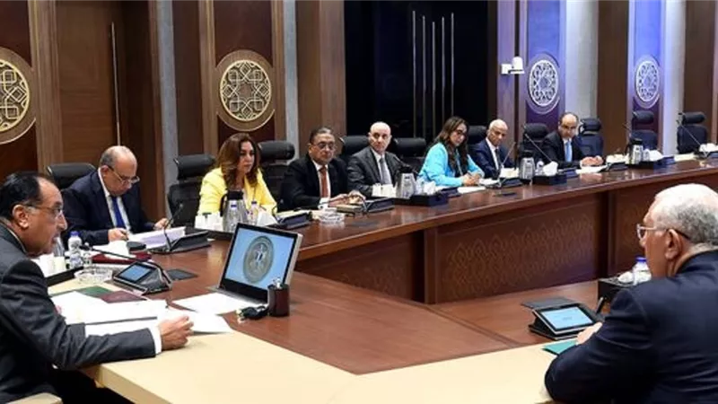 رئيس الوزراء يتابع سير العمل بمدينة الأثاث بدمياط