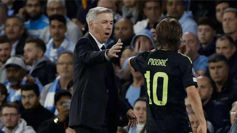 حقيقة أزمة مودريتش مع أنشيلوتي وطلبه الرحيل عن ريال مدريد