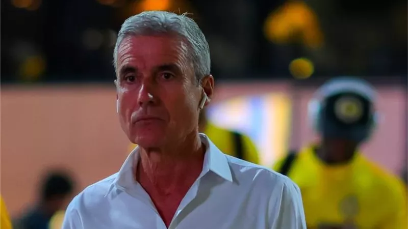 أول رد من مدرب النصر السعودي على أنباء إقالته