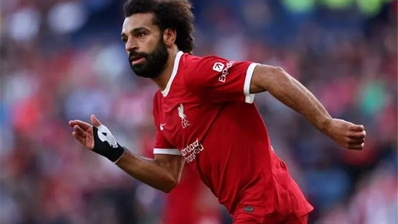 وفد من اتحاد جدة يصل إلى لندن لحسم صفقة محمد صلاح