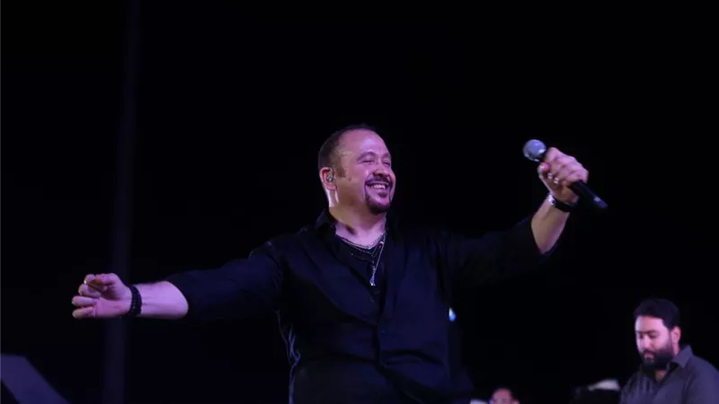 هشام عباس يحيى حفلا غنائيا بـ مكتبة الإسكندرية .. الليلة