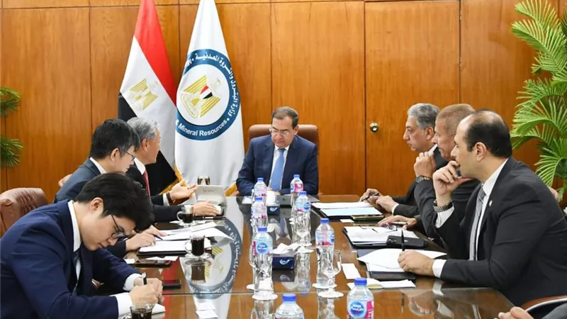 الملا يبحث مع سفير كورياالجنوبية تطوير العلاقات في الطاقة الخضراء