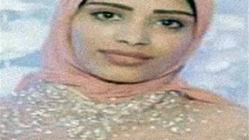 رمضان خلص على منة أمام أهلها أِثناء جلسة الصلح.. وادعي الجنون