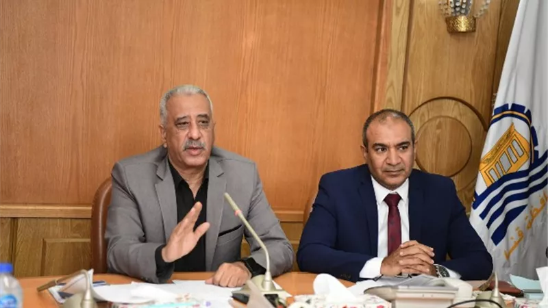 السكرتير العام يبحث تنفيذ مشروعات الخطة الاستثمارية الجديدة